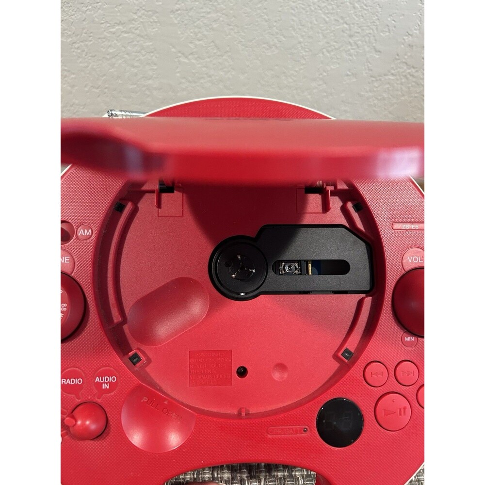 Red Sony ZS-E5 Portable CD Player - AM/FM Radio AUX Input Portable Stereo Works - Picture 2 of 8